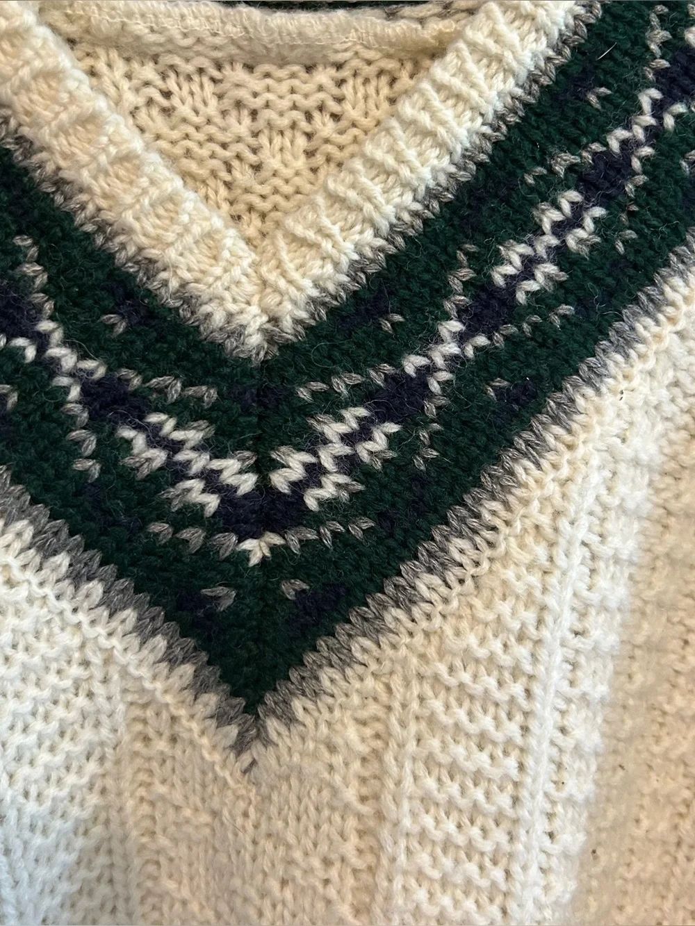 Vintage 90’s Aeropostale Wool V Neck Knit Sweater Cream / Green Men’s XL
